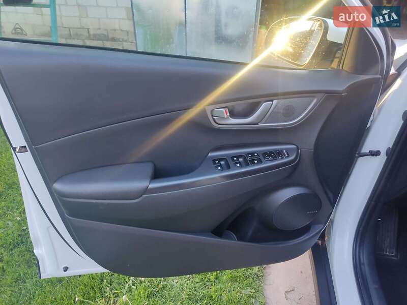 Внедорожник / Кроссовер Hyundai Kona 2018 в Млинове