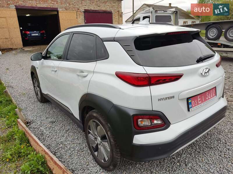 Внедорожник / Кроссовер Hyundai Kona 2018 в Млинове