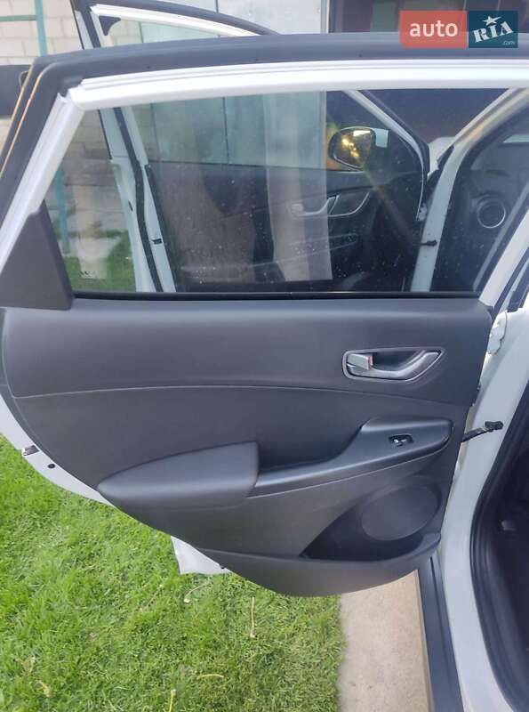 Внедорожник / Кроссовер Hyundai Kona 2018 в Млинове