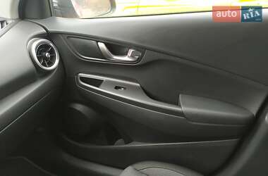 Внедорожник / Кроссовер Hyundai Kona 2021 в 