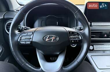 Внедорожник / Кроссовер Hyundai Kona 2020 в 