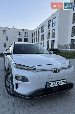 Внедорожник / Кроссовер Hyundai Kona 2018 в 