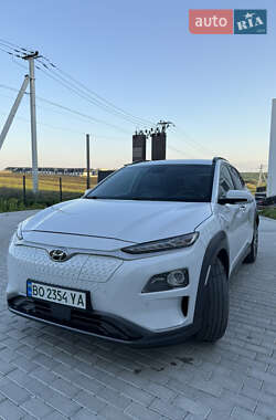 Внедорожник / Кроссовер Hyundai Kona 2018 в 