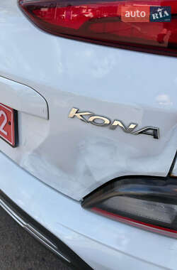 Внедорожник / Кроссовер Hyundai Kona 2021 в 