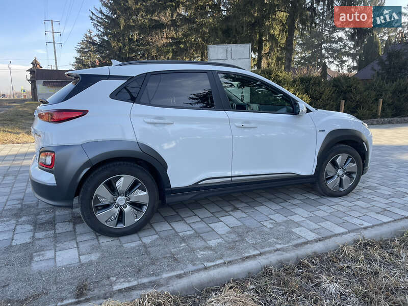 Внедорожник / Кроссовер Hyundai Kona 2019 в Староконстантинове