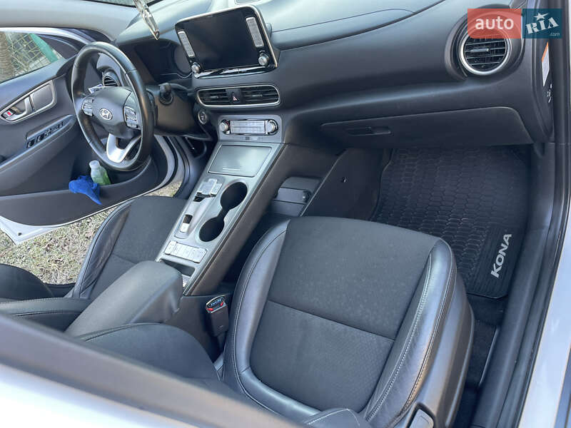 Внедорожник / Кроссовер Hyundai Kona 2019 в Староконстантинове