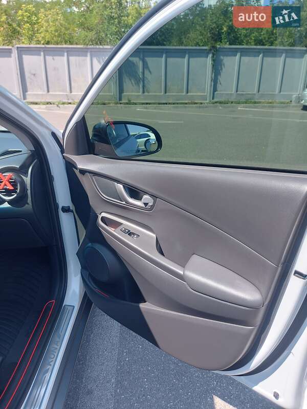 Внедорожник / Кроссовер Hyundai Kona 2019 в Харькове