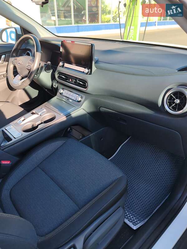 Внедорожник / Кроссовер Hyundai Kona 2023 в Черновцах