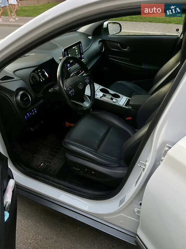 Внедорожник / Кроссовер Hyundai Kona 2019 в Киеве