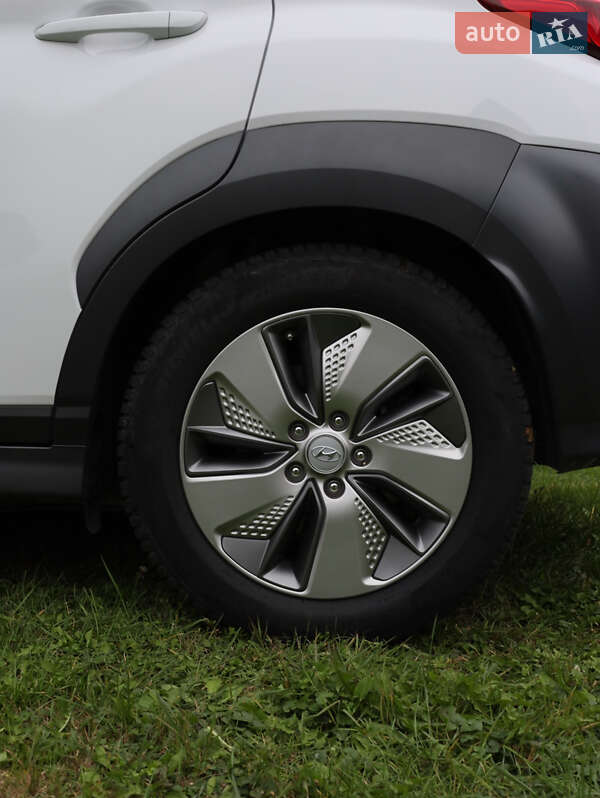 Внедорожник / Кроссовер Hyundai Kona 2020 в Тернополе