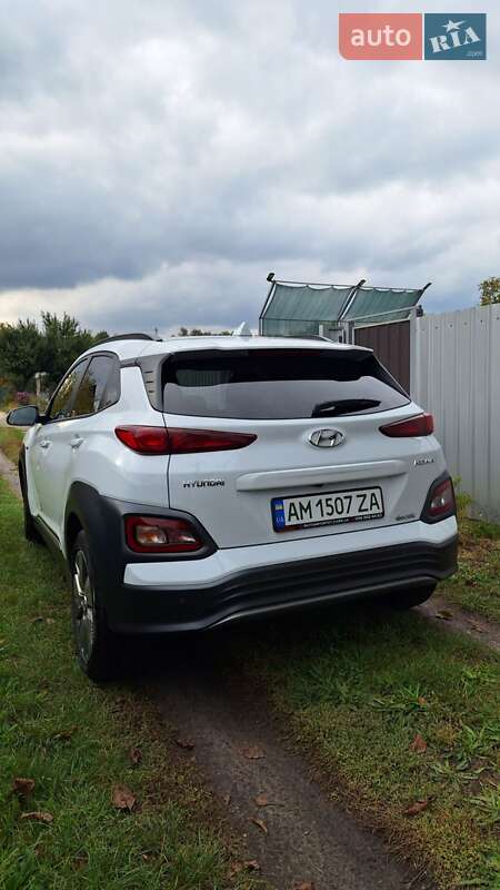 Внедорожник / Кроссовер Hyundai Kona 2020 в Радомышле