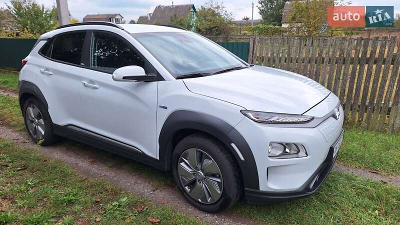 Внедорожник / Кроссовер Hyundai Kona 2020 в Радомышле