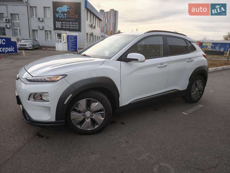 Внедорожник / Кроссовер Hyundai Kona 2020 в Киеве
