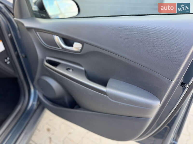 Внедорожник / Кроссовер Hyundai Kona 2022 в Ровно