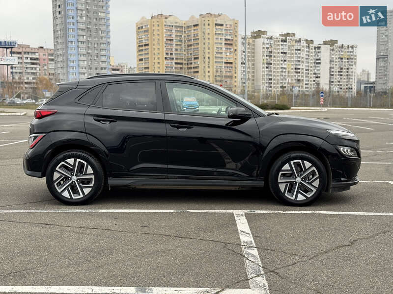 Внедорожник / Кроссовер Hyundai Kona 2022 в Киеве