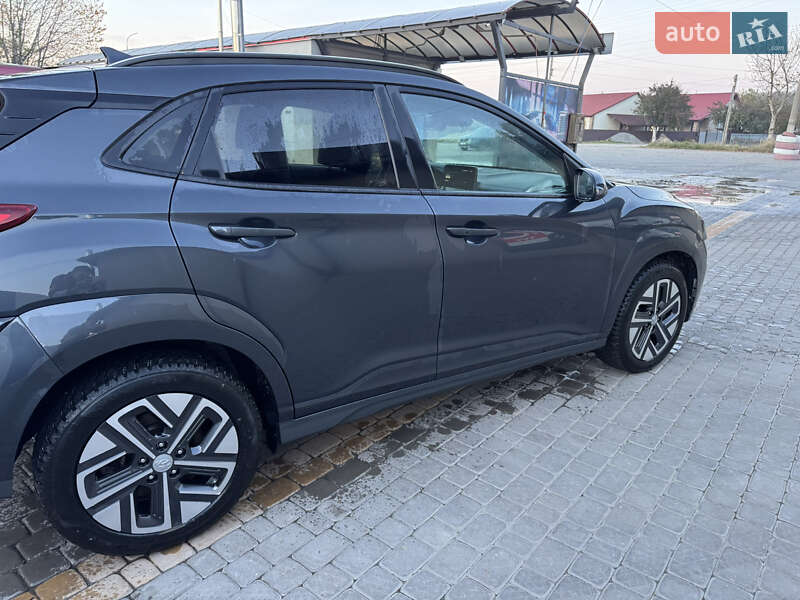 Внедорожник / Кроссовер Hyundai Kona 2023 в Хмельницком