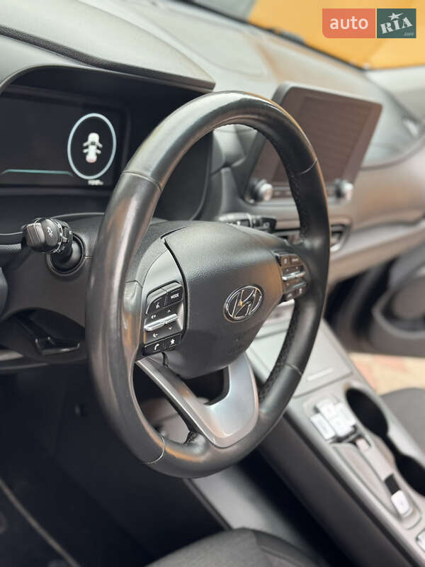 Внедорожник / Кроссовер Hyundai Kona 2022 в Ровно