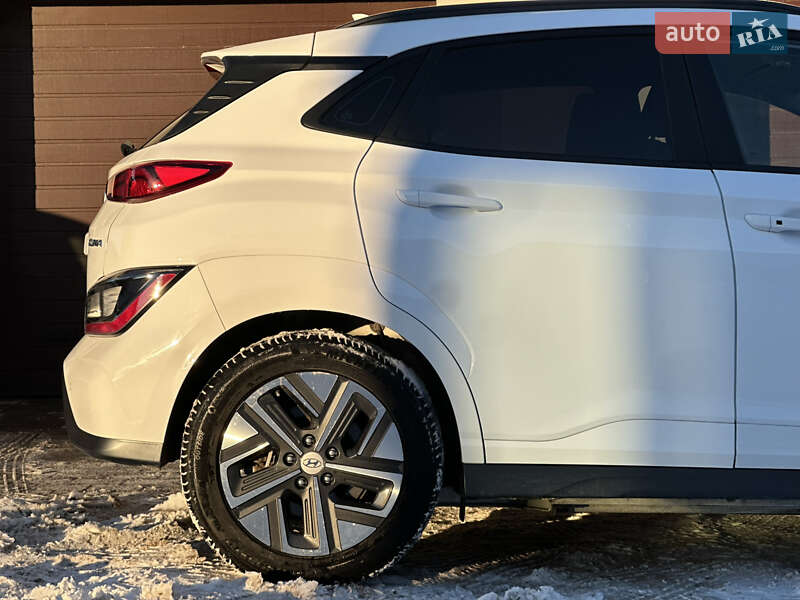 Внедорожник / Кроссовер Hyundai Kona 2021 в Тернополе