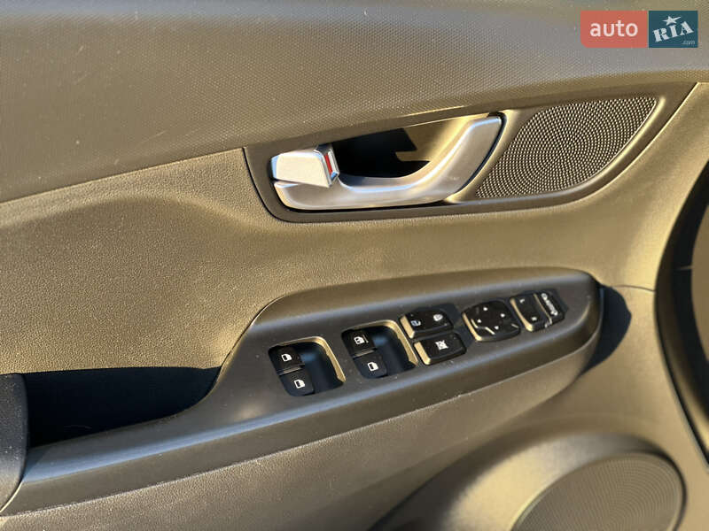 Внедорожник / Кроссовер Hyundai Kona 2021 в Тернополе