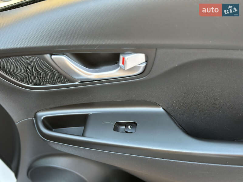 Внедорожник / Кроссовер Hyundai Kona 2021 в Тернополе