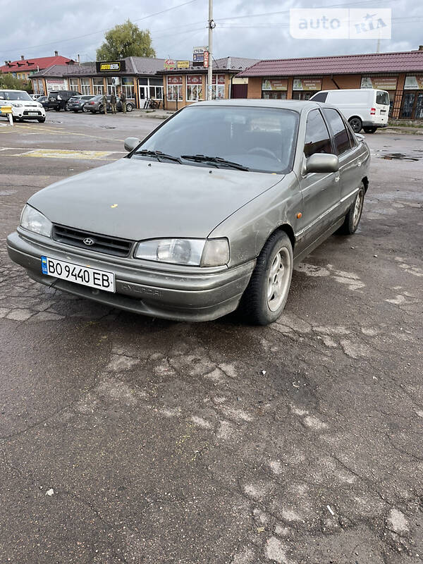 Седан Hyundai Lantra 1992 в Олевске