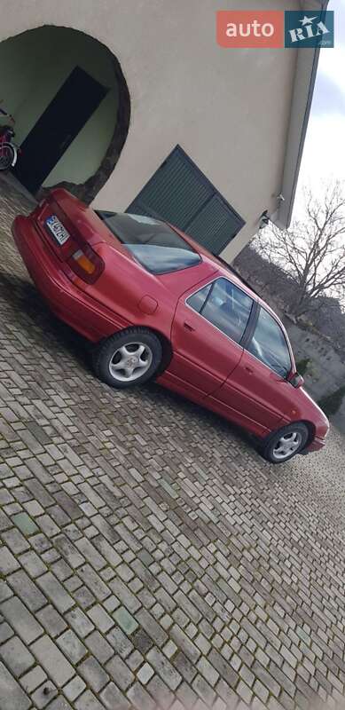 Седан Hyundai Lantra 1993 в Черновцах