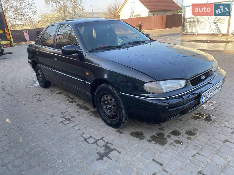 Седан Hyundai Lantra 1994 в Первомайске
