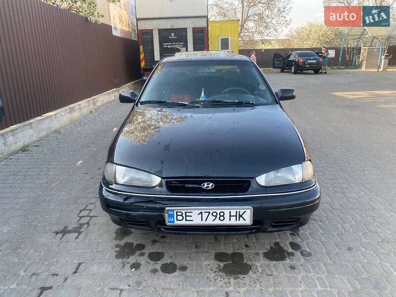 Седан Hyundai Lantra 1994 в Первомайске