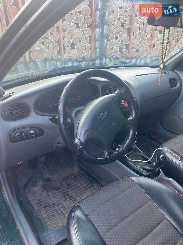 Седан Hyundai Lantra 1999 в Запорожье
