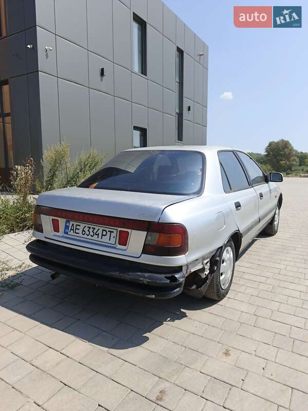 Седан Hyundai Lantra 1993 в Хмельницькому