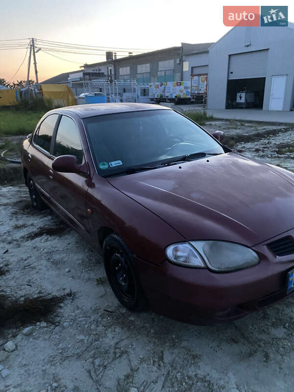 Седан Hyundai Lantra 1999 в Львове