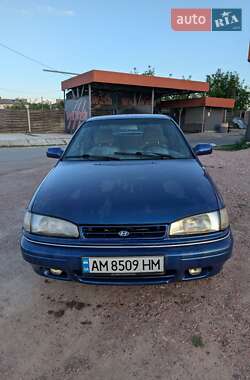 Седан Hyundai Lantra 1992 в Овруче