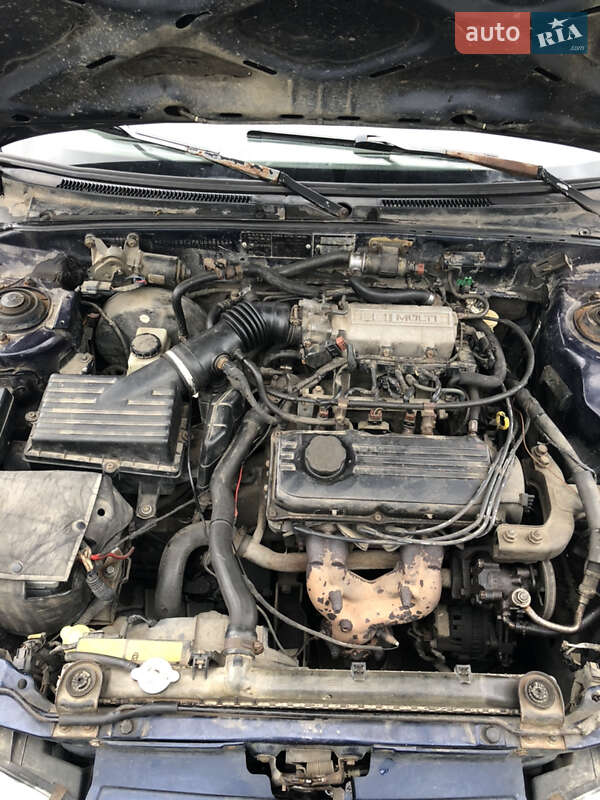 Седан Hyundai Lantra 1994 в Ровно