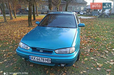 Седан Hyundai Lantra 1995 в Львове