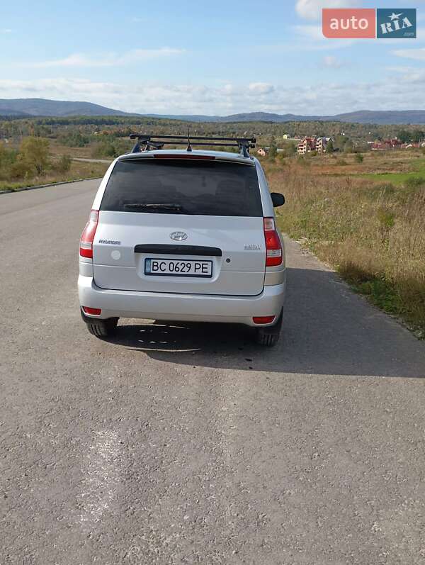 Минивэн Hyundai Matrix 2008 в Стебнику