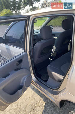 Мінівен Hyundai Matrix 2003 в 