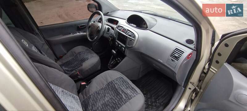 Мінівен Hyundai Matrix 2006 в Дніпрі