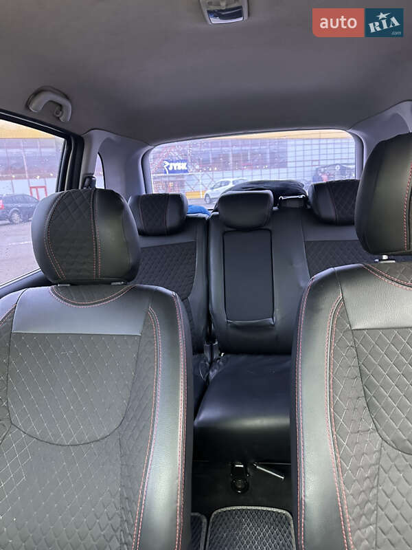 Минивэн Hyundai Matrix 2010 в Житомире