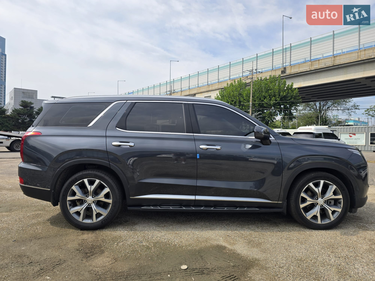 Свіжо пригнаний з Кореї ,розмитнений.У відмінному технічному і візуальному стані.Рекомендую 