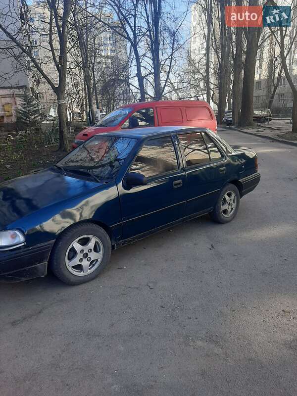 Седан Hyundai Pony 1994 в Одессе