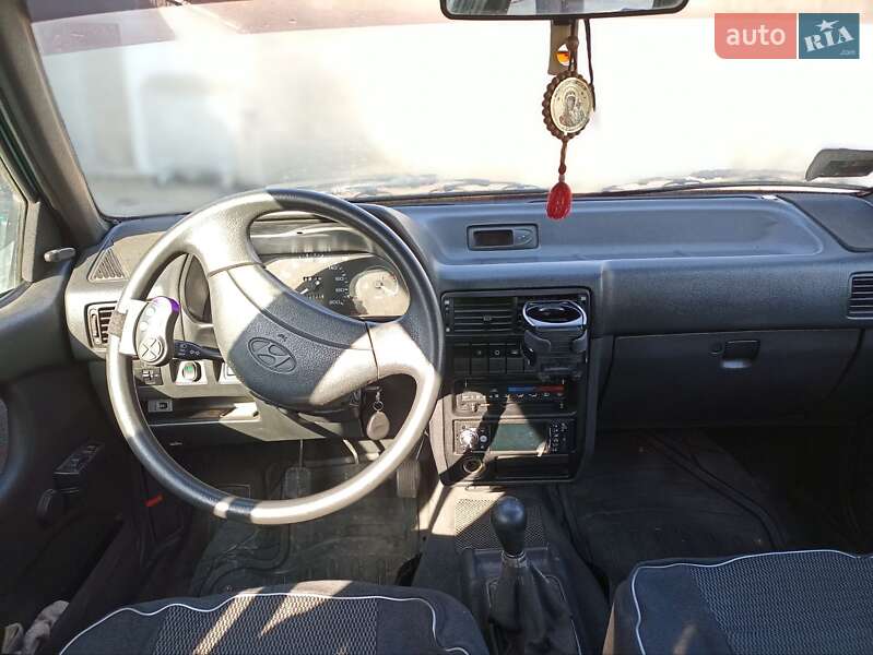 Седан Hyundai Pony 1994 в Києві