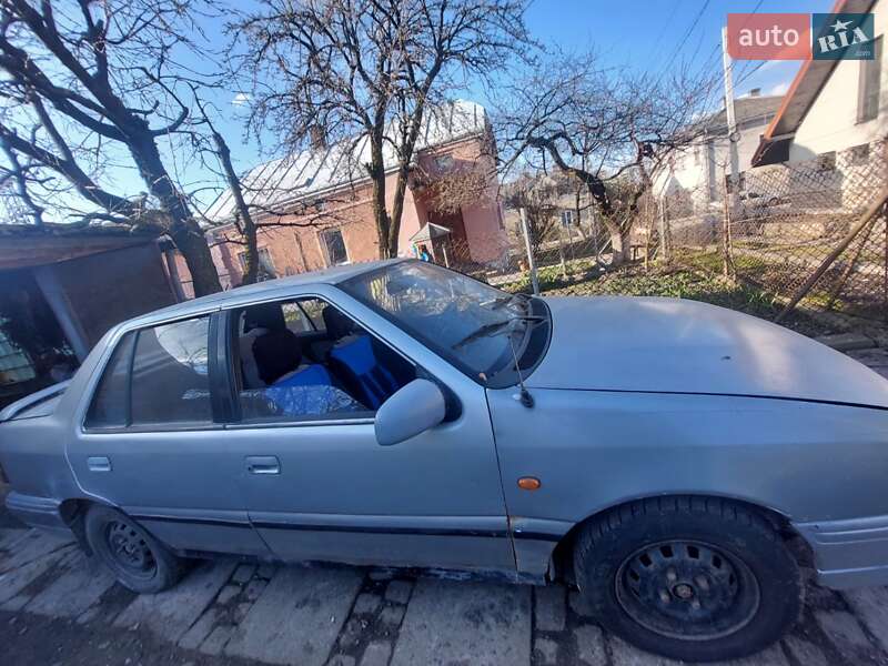 Седан Hyundai Pony 1992 в Львове