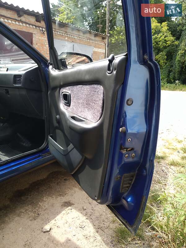 Седан Hyundai Pony 1992 в Ромнах