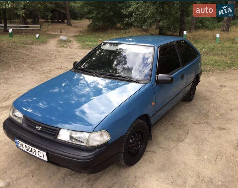 Седан Hyundai Pony 1994 в Киеве