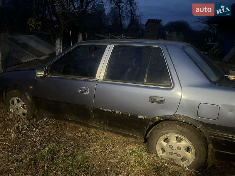Седан Hyundai Pony 1993 в Дубровице фото Седан Hyundai Pony 1993 в Дубровице
