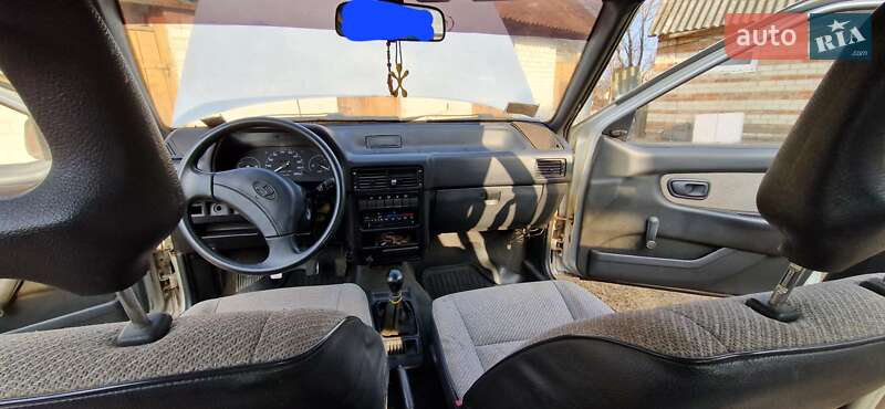Седан Hyundai Pony 1993 в Луцке
