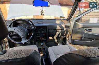 Седан Hyundai Pony 1993 в 