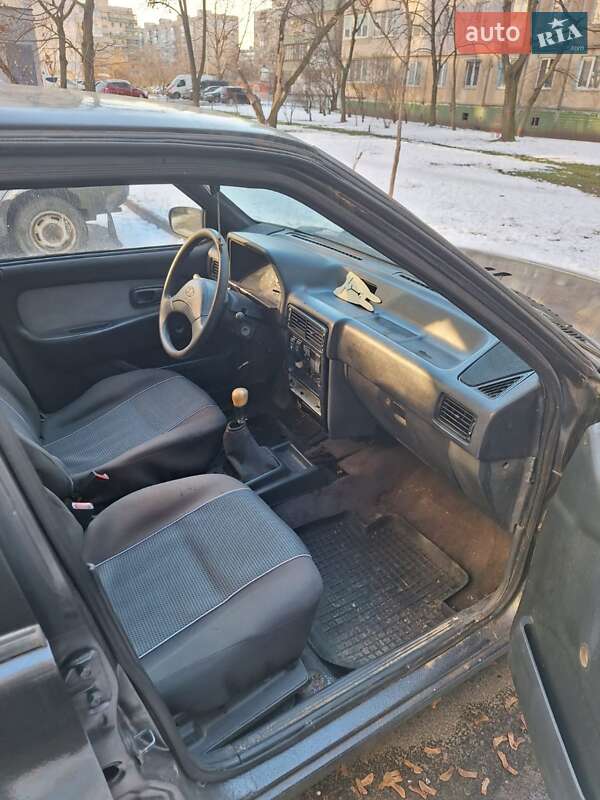 Седан Hyundai Pony 1992 в Киеве