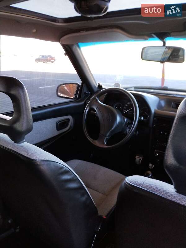 Седан Hyundai Pony 1993 в Корсунцях