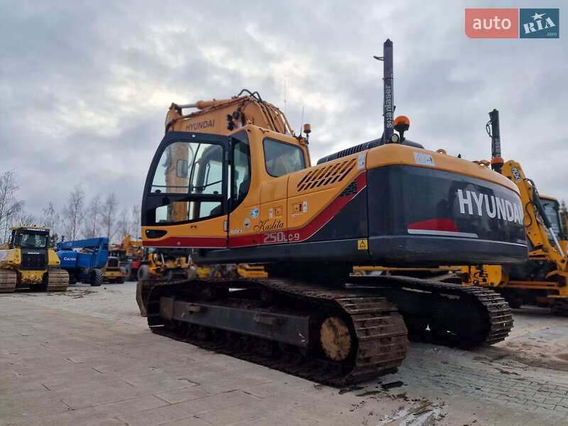 Гусеничный экскаватор Hyundai R 250 NLC-9 2012 в Одессе